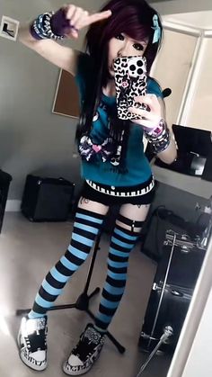 Actual Emo Outfits, Emo Outfit 2000s, Sence Kid Emo, Blue Scene Outfits, Scene Aesthetic Outfits, Scene Queen Aesthetic, Emo Poses, Scene Fashion 2000s