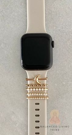 Aesthetic Apple Watch Bands, Apple Watch Bands Aesthetic, Apple Watch Charm, Apple Watch Bracelet, Apple Watch Bands Fashion, Apple Watch Fashion, Unique Watches, Apple Watch Bracelets