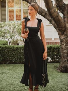 Make a daring statement in our AVIANCA Shoulder Tie Bridal Midi Dress in Black. This alluring bridal inspired midi dress features the signature AVIANCA shoulder tie detailing and rich claret fabric with a delicate shimmer, creating a sophisticated and exclusive look for the fashion-forward bride. Crafted with a luxurious feel, this dress is sure to dazzle on your special day or wedding guests.Size Guide: Model is 5’6” tall, and has a 33.4” bust, 26.5” waist, 34.6” hips. She is wearing a S / U... Strappy Maxi Dress, Boho Midi Dress, Spaghetti Strap Maxi Dress, Guest Attire, Wedding Attire Guest, Suspender Skirt, Costume Intero, Vestidos Vintage, Dresses Elegant