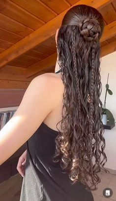 How To Get Thick Long Hair, Hairstyles For Long Hair Thick Hair, Fall Girl Hairstyles, Hairstyles Prom Medium Hair, Festival Hair Curly Hairstyles, Medium Length Hair Styling Ideas, School Hairstyles Wavy Hair, Hairstyles For School Wavy Hair, Cute Hairstyles For Medium Hair School