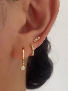 How To Style 3 Lobe Piercings, Ear Piercing Ideas Simple Classy, Pretty Ear Piercings Simple, Minimal Earring Stack, Opal Earring Stack, Elegant Piercings Ears, Minimalist Ear Piercings Simple Classy, 3 Piercings Ear, Ear Piercings Elegant