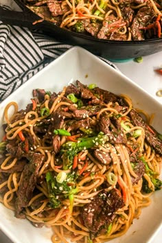 Beef and broccoli lo mein in a white dish. Homemade Lo Mein, Beef And Broccoli Lo Mein, Broccoli Lo Mein, Lo Mein Sauce, Beef Lo Mein Recipe, Beef Lo Mein, Teriyaki Chicken Rice Bowl, 20 Minute Meals, Lo Mein Recipe