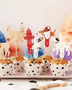 there are cupcakes that have animals on them