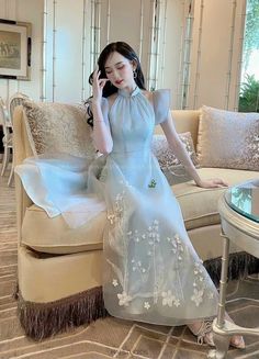 Very elegant design Chic Spring Banquet Dress, Spring Banquet Maxi Dress With Short Sleeves, Vietnamese Dress Ao Dai, Ao Dai Cach Tan, Modern Ao Dai, Vietnamese Ao Dai, Traditional Asian Dress, Asian Style Dress, Vietnamese Dress