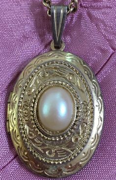 Vintage Oval Gold Plate Locket With Pearl Cabashon And 26” Gold Plate Chain. Oval Metal Locket Necklace, Oval Locket Costume Jewelry, Collectible Oval Costume Jewelry, Oval Metal Locket, Oval Costume Jewelry For Collectors, Vintage Oval Locket Necklace, Clock Locket, Girly Jewellery, Place Making