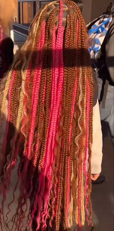 Brown And Pink Hair Knotless Braids, Knotless Box Braids Pink And Brown, Light Brown And Pink Knotless Braids, Color 30 And Pink Braids, Red And Brown Braids Mixed, Boho Knotless Braids With Color Pink, Pink Brown Blonde Braids, Ginger And Pink Peekaboo Braids, Neopolitan Braids With Curls