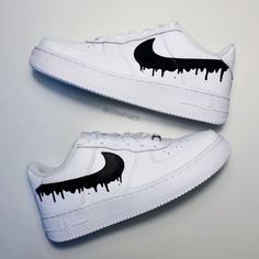 Paint dripping off the Nike Swoosh painted on Nike Air Force 1. 100% Hand Painted. Custom Sneakers are made to order and painted by myself. All Sales are Final Please contact us if you are unsure of your size as these will not be refundable once purchased. Please contact us if you would like womens size. Please be sure of your desired size as these will not be refundable once painted. Paint Air Force 1, Zapatillas Nike Air Force, Shoes For Women Sneakers, Sneakers Drawing, Dripping Paint, Air Force 1 Sneakers, Boty Nike, Air Force Shoes, Skor Sneakers