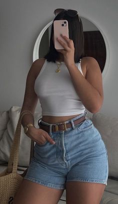 Houseparty Outfits, Look Kylie Jenner, Mode Zara, Hot Short, Effortlessly Chic Outfits, Summer Hot, Elegante Casual, Looks Street Style, Classy Casual Outfits