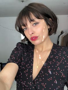 2023 Hair Inspiration, French Bob Wispy Bangs, Chin Length French Bob With Bangs, Chin Length Hair With Layers Texture, Short Hair Bob With Bangs, Pixie With Fringe, French Short Hair, Short French Bob With Bangs, Long Pixie With Bangs