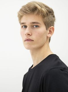 Tobias Thirup - lemanagement Blonde Hair Boy, Piper Mclean, 얼굴 그리기, Jason Grace, Character Inspiration Male, Viria, Blonde Boys, Blonde Guys, Short Blonde