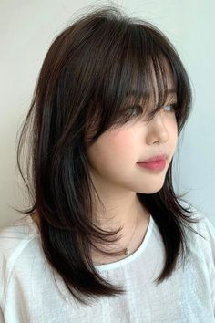 C Cut Hairstyle, Middle Length Hair, Middle Hair, Korean Short Hair, How To Style Bangs