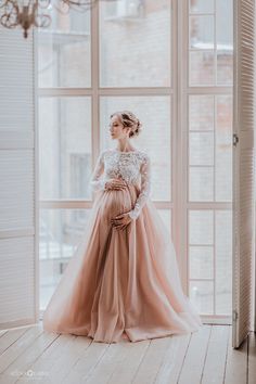 Diy Maternity Gown, Maternity Wedding Gown, Maternity Fashion Dresses, Maternity Dresses Photography, Vintage Maternity, Couple Pregnancy Photoshoot