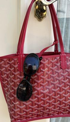 Red Goyard Tote, Miranda Hobbes Aesthetic, Red Goyard Bag, Red Goyard, Goyard Tote, Red Tote Bag, Goyard Bag, Girly Bags, What In My Bag