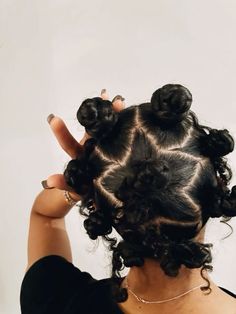 𝐛𝐚𝐧𝐭𝐮 𝐤𝐧𝐨𝐭𝐬 𝐰𝐢𝐭𝐡 𝐬𝐭𝐚𝐫 𝐩𝐚𝐫𝐭 Cute Short African American Hairstyles, Cute Different Hairstyles, Blonde Bantu Knots, Bantu Knots With Curls, Angel Braids, Nature Hairstyles, Bantu Knots Hairstyles, Black Women Natural Hairstyles, Bantu Knot Hairstyles