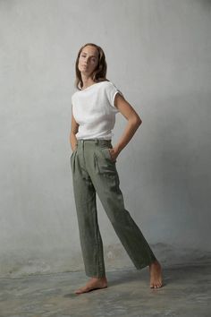 Stay stylish while on the go with the classic Piega Khaki Linen Trousers, made for easy movement and minimal creasing. Cut from a natural linen cotton blend. Wide Leg Linen Pants, How To Make Clothes, Fine Linen, Linen Trousers, Luxury Linen, Formal Looks, Italian Fabric, Linen Top, Linen Dresses