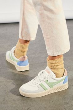 Funky Sneakers Women, Trendy Street Style Outfits, Gola Sneakers, Floral Sneakers, Swag Shoes, Shoe Fits, Window Shopping, Adidas Gazelle Sneaker, Grand Slam