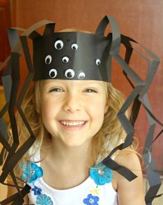 Spider Headband Craft...fun craft for Halloween, Itsy Bitsy Spider, or learning about spiders. Spider Headband Craft, Spider Headband, Spider Theme, Halloween Infantil, Halloween Kindergarten, Itsy Bitsy Spider, Halloween Classroom, Hallowen Costume