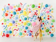 Backdrop de balões, Festa infantil, Decoração divertida Balloon Garland With Long Balloons, Ballon Wall Decorations, Decor Photobooth, Diy Fotokabine, Diy Photo Booth Backdrop, Deco Ballon, Ideas Fiesta, Booth Backdrops, Simple Birthday Decorations