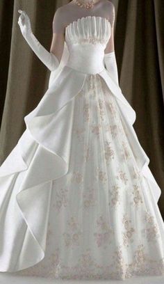 Sleep Hacks, Gaun Abad Pertengahan, Easy Hacks, Gowns Dresses Elegant, 파티 드레스, Dress Design Sketches, Princess Ball Gowns, Dream Wedding Ideas Dresses