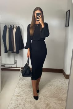 Work Siren Outfit, Business Professional Outfits Skirt, Business Baddie, Hourglass Style, Interview Outfits, Lawyer Fashion, Fashionable Work Outfit, Lawyer Outfit, Business Skirt