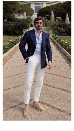 Discover timeless and sophisticated Office Old Money Fashion For Men. Get inspired by 20+ influencer-approved looks to elevate your style in 2024. Old Money Men Suit, Suits Men Old Money, Old Money Suits Men, Old Money Outfit Men, Blue Coat Pant, Office Old Money, Clothing Fails, Old Money Fashion, Blazer Outfits Men