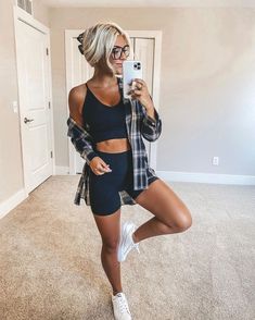 (paid link) Women's Workout Sets Outfit should be supportive, comfortable, and last many washes. Here are our favorite places to purchase activewear for women. Workout Sets Outfit, Outfits Leggins, Styling Outfits, Sets Outfit, Fashion Goals, Shorts Outfit, Athleisure Outfits, Cute Comfy Outfits, Pinterest Fashion