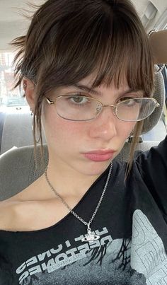 Glasses For Bangs, Glasses Square Face For Women, Glasses Inspiration Oval Face, Short Bangs Glasses, How To Wear Glasses, Nerd Makeup Looks, Grandma Glasses Aesthetic, Cute Glasses For Women Frames, Glasses For Oval Face Shape Woman