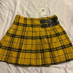 Forever 21 Size S . Nwt. Gold/Black Mini Skirt With Two Buckles On Top . Pleated . Very Cute . Zipper In Back. Never Worn. Edgy Mini Skirt For School, Trendy Yellow School Skirt, Trendy Yellow Skirt For School, Forever 21 High-waisted Pleated Mini Skirt, Grad Picture Ideas, Grad Pics, Forever 21 Skirts, Black Mini Skirt, Black Mini