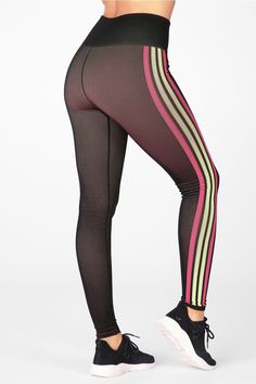 High-Waisted Seamless Stripe Legging Fabletics Pink Stripe Multi female Activewear >> Womens >> Bottoms >> Leggings >> Full Length Seamless regular Chafe-Resistant/Moisture-Wicking Second-skin feel with side-stripe detail Female Activewear, Cooler Style, Tamworth, Comfy Bra, Cute Crop Tops, Kate Hudson, Striped Leggings, Pink Leggings, Komplette Outfits