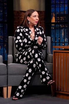 a woman sitting in a chair on the tonight show