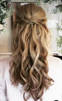 Brown Hair Hoco Styles, Twisted Bridal Hair, Wedding Hairstyles For Fine Straight Hair, Half Up Semi Formal Hairstyles, Bridesmaid Partial Updo, Cute Prom Hair Medium Length, Hair For Confirmation, Hair For 8th Grade Dance, Half Up Half Down Wedding Hair Twist