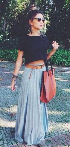 Pleated maxi skirt and crop top Valentines Minis, 2019 Outfits, Rok Outfit, Bohol, Skirt Maxi, Mode Inspo, Vacation Style, Maxi Skirts, Hippie Chic