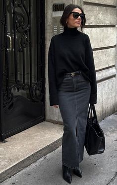 Black Denim Skirt Outfit, Long Denim Skirt Outfit, Rok Outfit, Black Skirt Outfits, Jean Skirt Outfits, Casually Chic, Black Jean Skirt, Look Adidas