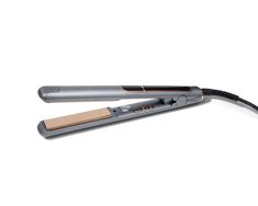 1” TitaniumRose Gold Flat Iron Acquire a swift silk press with ease. The 100% titanium rose gold plates enhance shine while also reducing frizz for even smoother results. Style beyond a simple straighten, the beveled edge supports the formulation of tighter more defined curls, befitting for thicker and or shorter hair. Product Features: 100% Titanium Rose Gold Plates Auto Shutoff Adjustable Temperature Ergonomic Design Temperature Presets: 450℉ max with an auto-shutoff after one hour of continuo Pressed Natural Hair, Titanium Flat Iron, Silk Press Natural Hair, Rose Gold Flats, Gold Plates, Hair Specialist, Shorter Hair, Heat Protectant, Silk Press