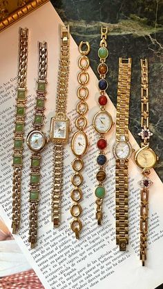 #vintagewatch Making Beaded Jewelry, Air Heads, Old Watch, Vintage Jewelry Antique, Cute Watches, Fancy Jewellery Designs, Bold Jewelry, He Or She