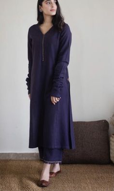 Simple Kurta Sets For Women, Solid Kurti Designs Latest, Long Kameez Design, Pakistani Kurta Set, Style Outfits Summer, Summer Vibes Aesthetic, Aesthetic Summer Outfits, Designer Aesthetic, Latest Dress Design