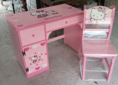 a pink hello kitty desk and chair set