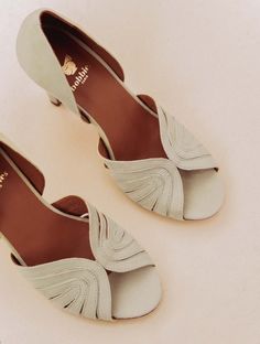 Heeled Sandals Paloma - Sweet Almond - Women - Bobbies Minimalist Wardrobe Essentials, Shoes Fashion Photography, Jeweled Heels, Shoe Shine, Womens Summer Shoes, Shoe Closet, Shoe Lover, Vintage Shoes, Beautiful Shoes