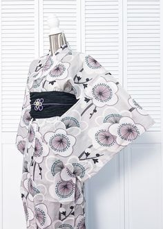 Japanese Yukata Kimono - Plum Blossoms in Grey White Kimono For Spring Tea Ceremony, White Kimono For Tea Ceremony In Spring, Traditional Yukata, Japan Costume, Gray Kimono, Japanese Kimono Fashion, Pretty Kimonos, Kimono Traditional, Light Grey Background