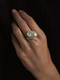 Mizuki's beautiful ring combining movement, diamonds and the luster of a white baroque pearl. The diamonds descend and curve up your finger on the 14 karat gold band. Its striking and a conversation piece. Full size only. 0.23 tcw If your size is Sold Out and you would like to place an order, please contact us at hello 가을 패션, Beautiful Ring, Tahiti, Gold Band, Baroque Pearls