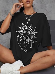 Baggy Shirts, Dream Outfits, Moon Print, Women T Shirts, Oversized Tee, Graphic Tee Shirts, Sun Moon, Women Tops, Oversized Shirt