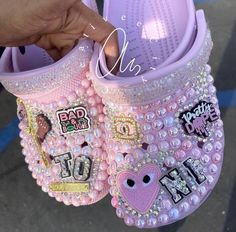 Fancy Men Shoes, Men Shoes Aesthetic, Crocs With Charms, Bedazzled Shoes Diy, Muzică Rock, Fluffy Shoes