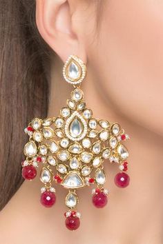 Dazzle and shine your looks with these kundan and beads scarlet earrings.
Kundan and beads
Drop design
Tear drop
Screw back closure - Aza Fashions Jewellery Earrings Gold, Earrings Kundan, Drop Design, Jewellery Earrings, Buy Gold, Gold Brass, Drops Design, Online Earrings, Tear Drop