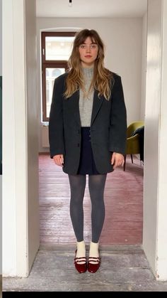 Nanda Schwarz Outfit, Soft Gamine, Deep Winter, Casual Work Outfit, Winter Fits, Tights Outfit, Hot Outfits, Looks Vintage, Dream Clothes