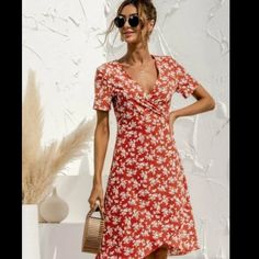 Features: -Measurement: Size L, Red, Length (40') ; Bust (34'-35'); Waist (28'-32'), Sleeve(7') -Style: Bohemian Floral Print, Short Sleeve, Sexy V Neck, Ruffles Hem, Flowy Swing Short Dress Wrap Dress For Women Juniors Fashion. -Featuresboho Floral Print Pattern, Deep V Neck, Above The Knee Length, Knee Length Dress Style, Classy, Elegant And Sexy -Designthis Sexy Deep V Neck Is Designed To Highlight The Enchanting Clavicle And A Perfect Body Curve. Summer Boho Floral Print Makes You More Fashi Red Flat Shoes, Asymmetrical Midi Dress, Boho Beach Dress, Floral Dresses Short, Midi Dress Style, Junior Fashion, Bohemian Floral, Floral Wraps, Stylish Clothes For Women