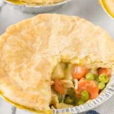 there is a pie with peas and carrots in it