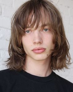 Best Long Haircuts, Androgynous Hair, 70s Hair, Long Haircuts, Corte De Cabelo Masculino, How To Style Bangs, Long Hair With Bangs