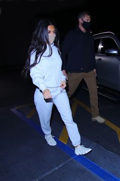 Kim Kardashian Airport, Kardashians Jenner, Yeezy Style, Teaching Clothes, Lux Dress, Celebrity Casual Outfits