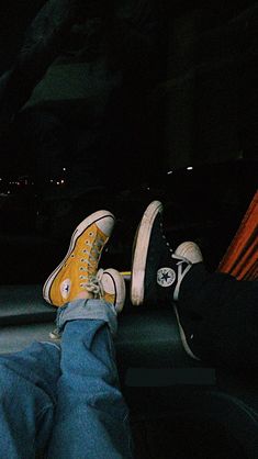 Yellow Converse, Converse Aesthetic, Beautiful Guys, Cute Converse, Trendy Shoes Sneakers, All Stars Converse, Love W, Hype Shoes, Shoe Inspo