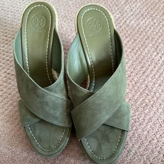 Beautiful Suede, Tory Burch Platforms Slides. Brand New Green Tori Birch Shoes, Tori Burch, Suede Slides, Platform Slides, New Green, Tory Burch Shoes, Green Gold, Green And Gold, Women's Shoes Sandals